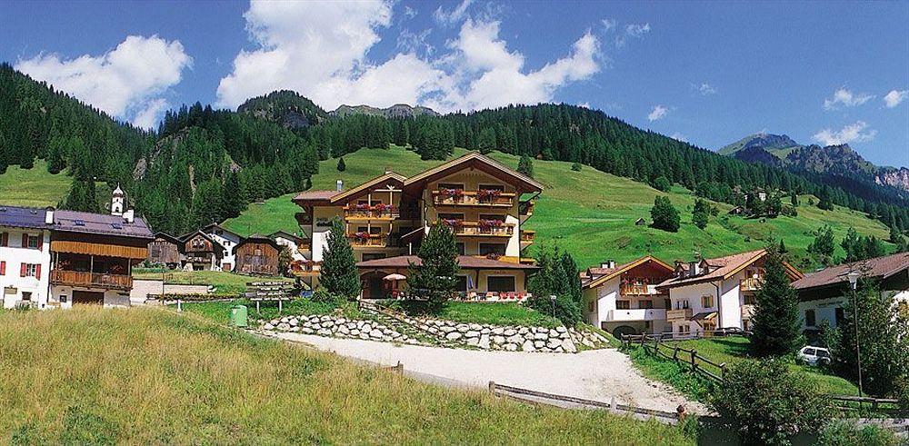 Hotel Dolomites Inn カナツェーイ エクステリア 写真