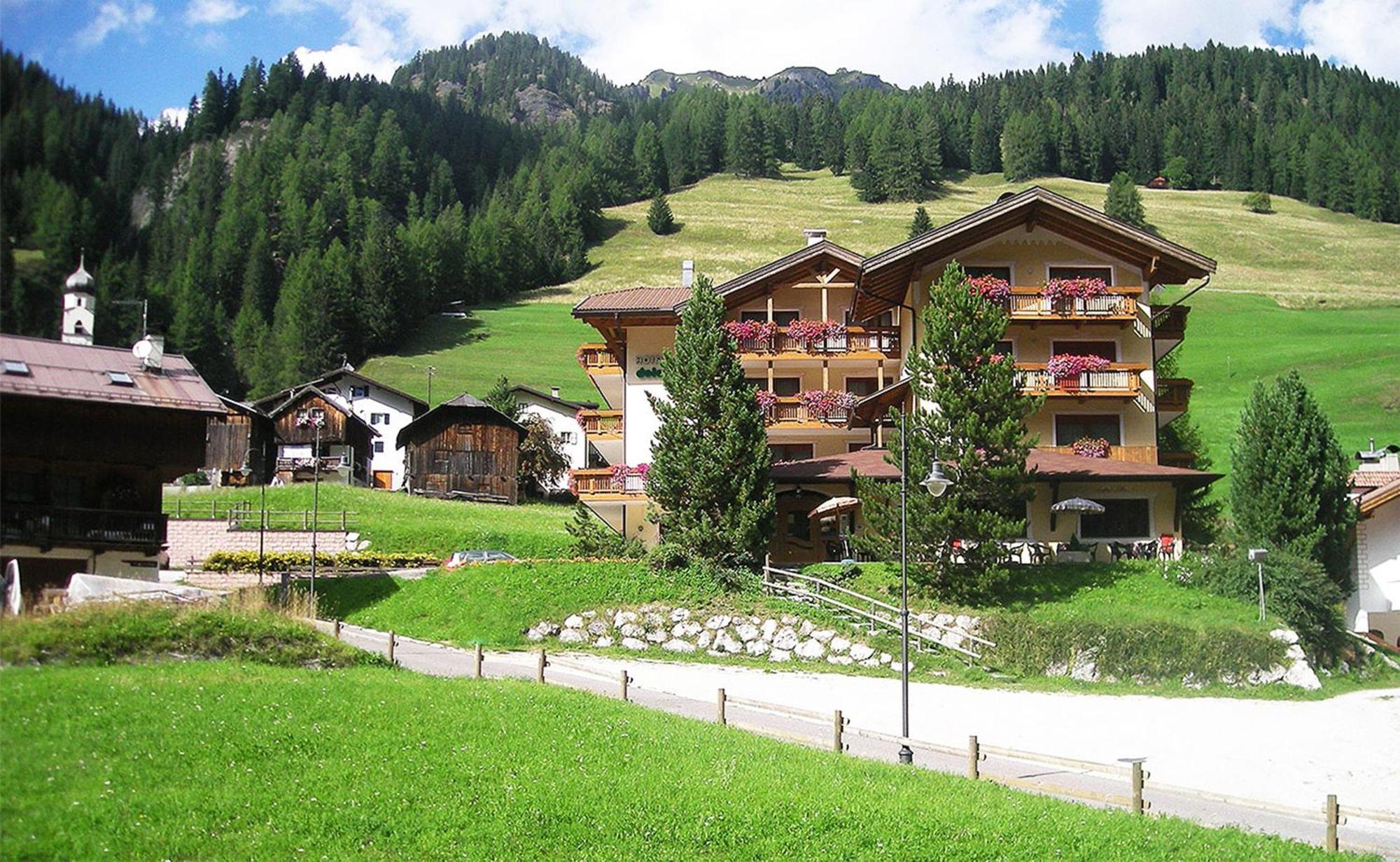 Hotel Dolomites Inn カナツェーイ エクステリア 写真