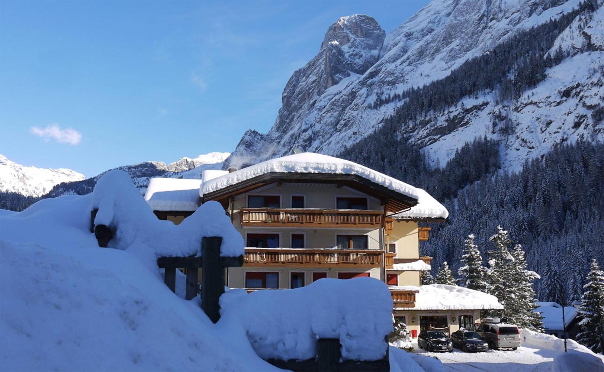 Hotel Dolomites Inn カナツェーイ エクステリア 写真