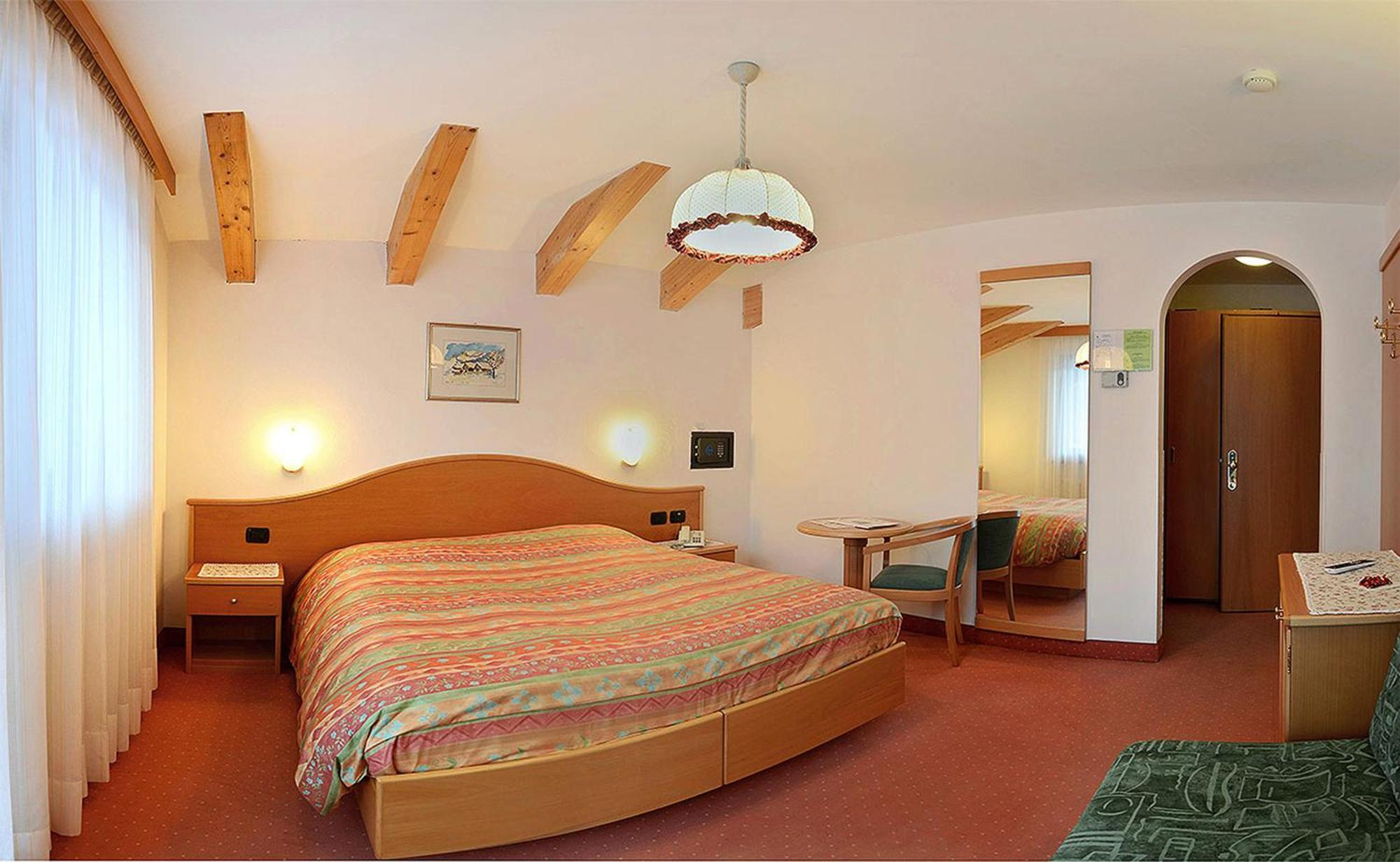 Hotel Dolomites Inn カナツェーイ エクステリア 写真