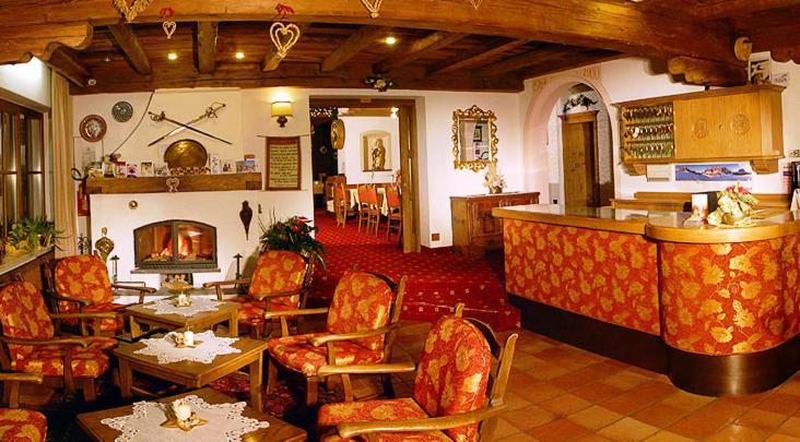 Hotel Dolomites Inn カナツェーイ エクステリア 写真