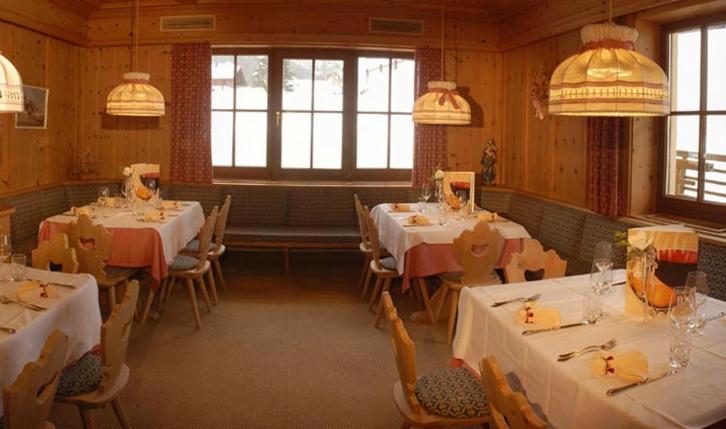 Hotel Dolomites Inn カナツェーイ エクステリア 写真