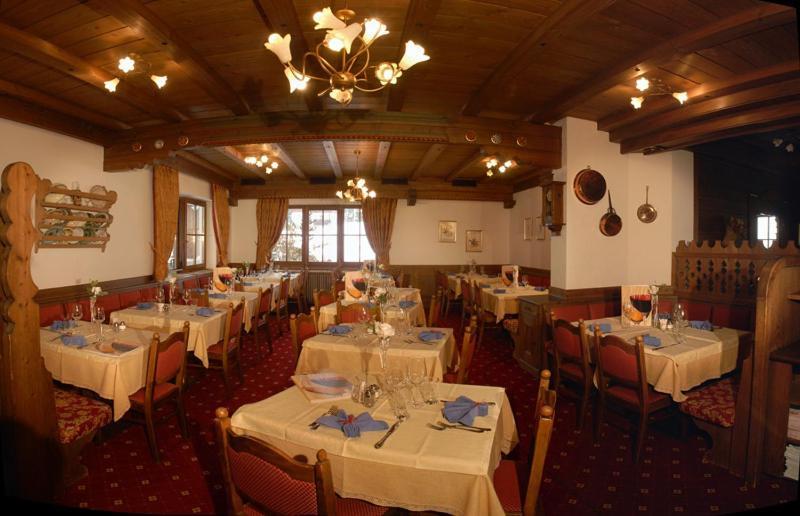 Hotel Dolomites Inn カナツェーイ エクステリア 写真