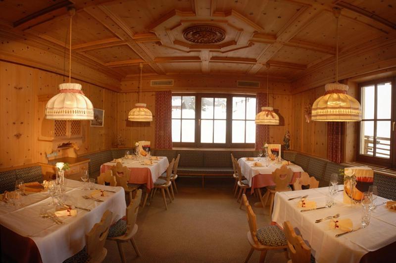 Hotel Dolomites Inn カナツェーイ エクステリア 写真