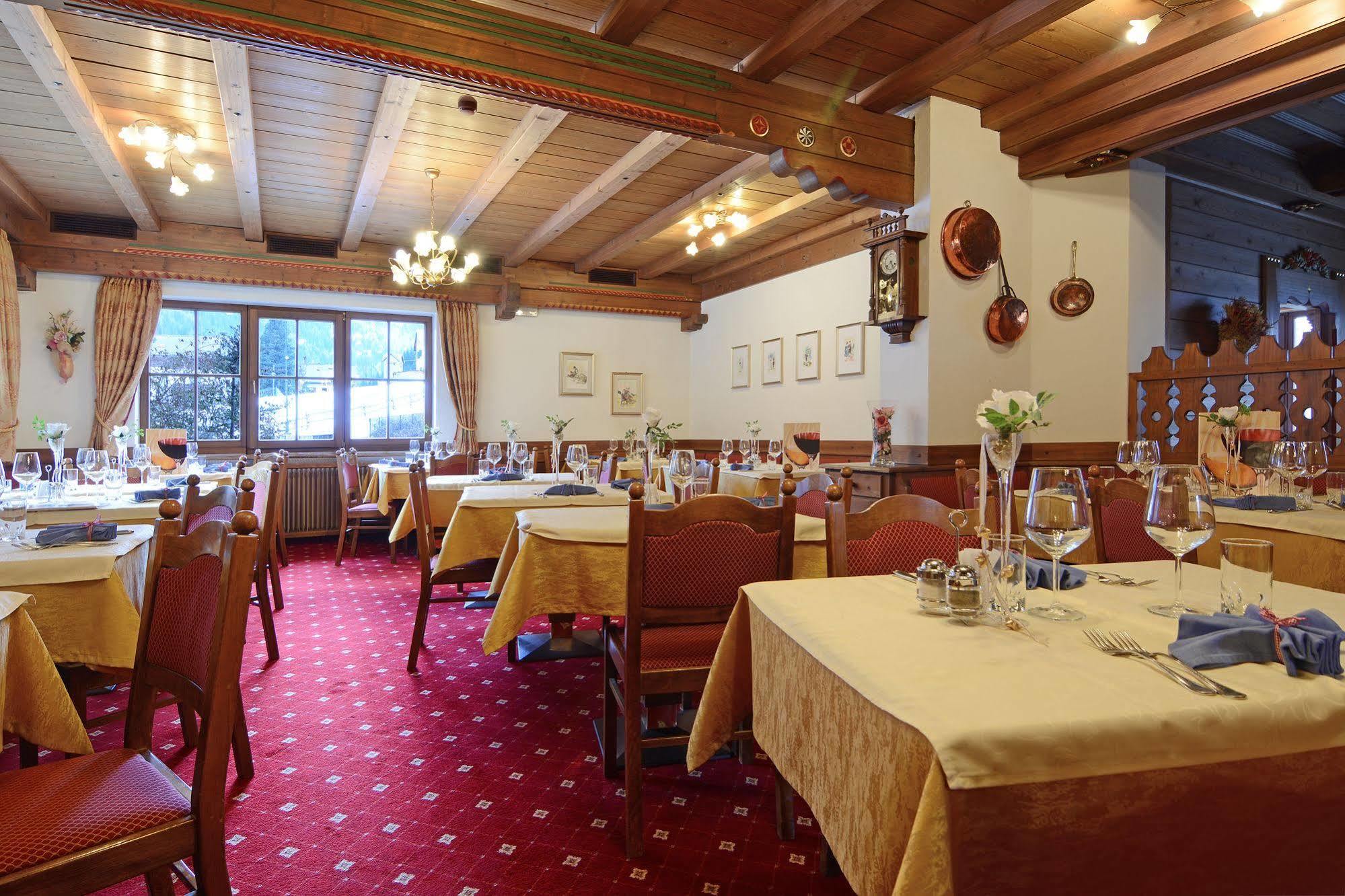 Hotel Dolomites Inn カナツェーイ エクステリア 写真