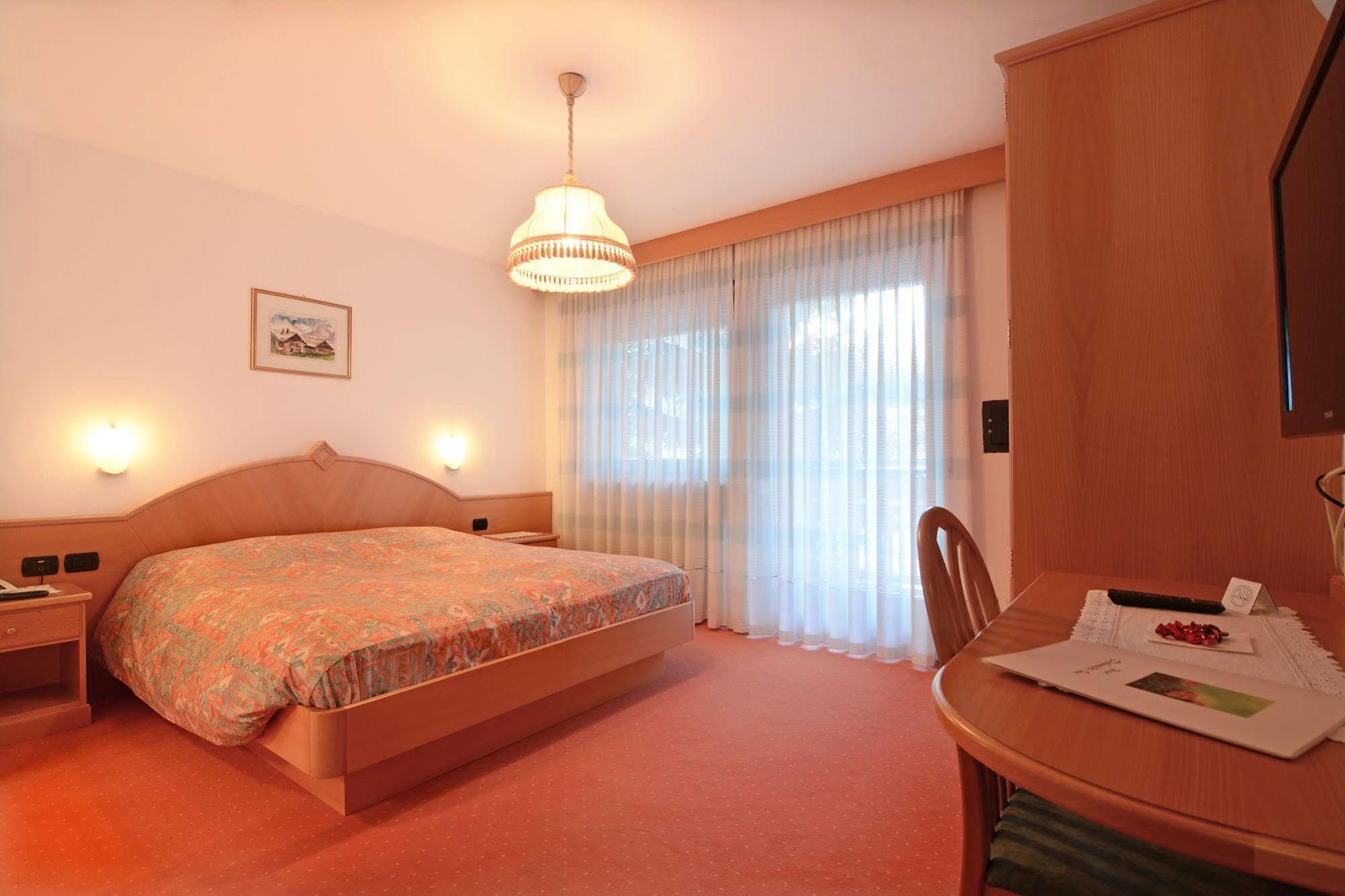 Hotel Dolomites Inn カナツェーイ エクステリア 写真